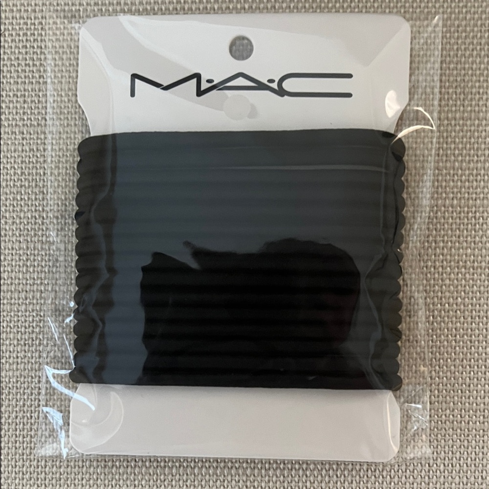 MAC Hair Accessory Set - Picture 4 of 5